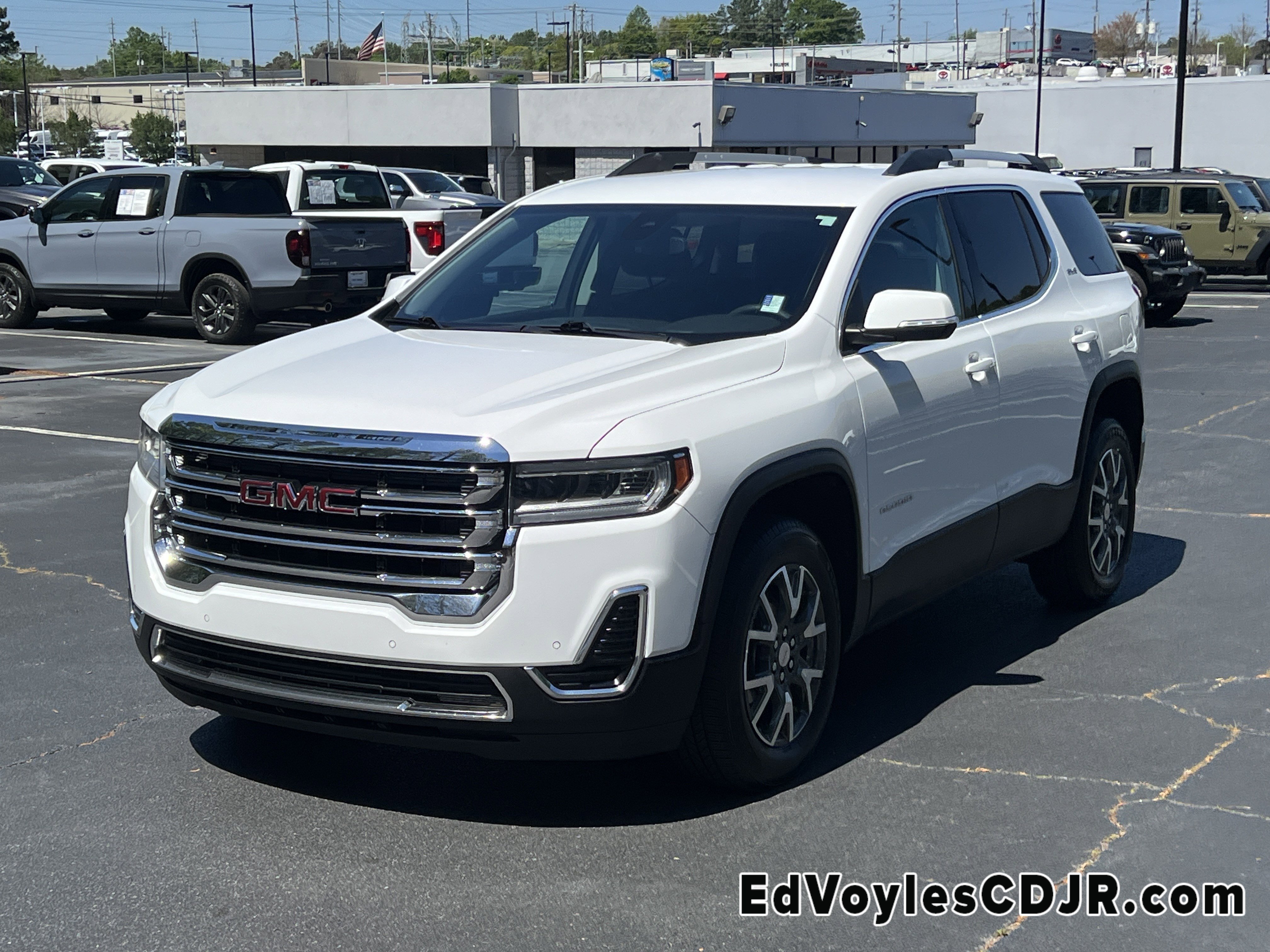 Used 2022 GMC Acadia SLE w/ Driver Convenience Package image 3