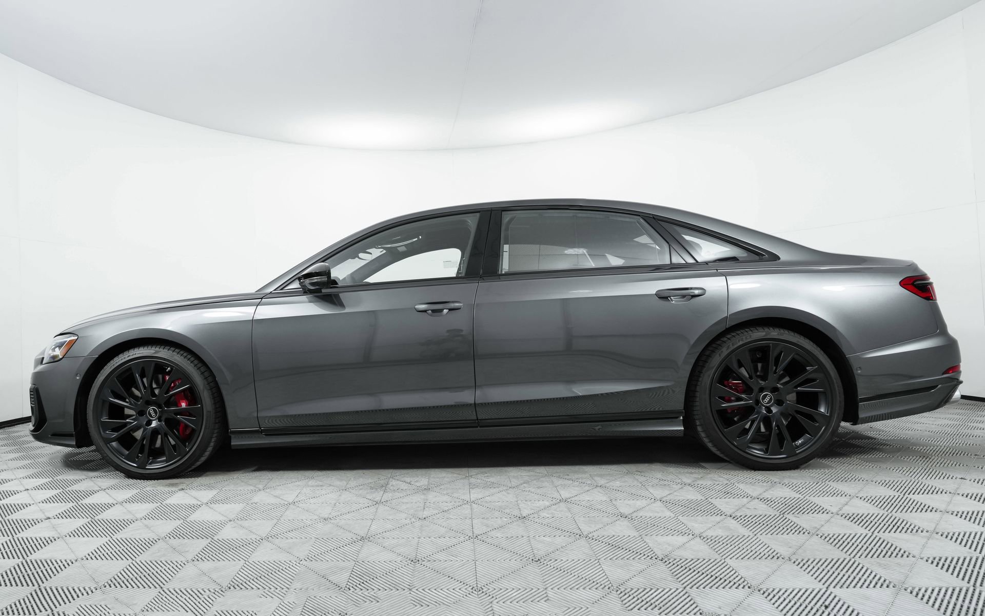 Used 2025 Audi S8 AWD/4WD image 4