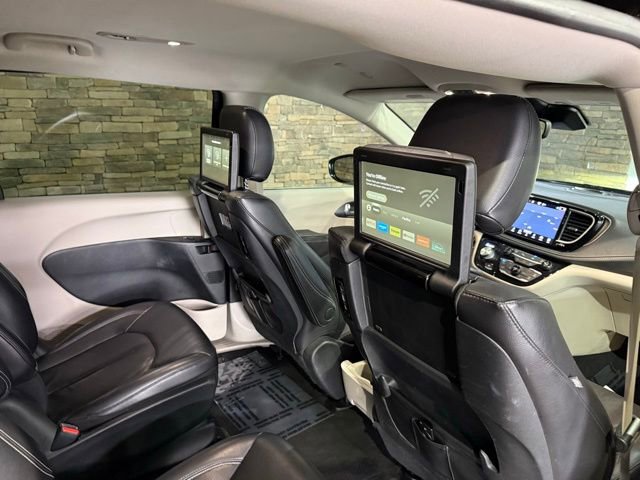 Used 2022 Chrysler Pacifica Touring-L w/ Uconnect Theater Family Group FWD image 34