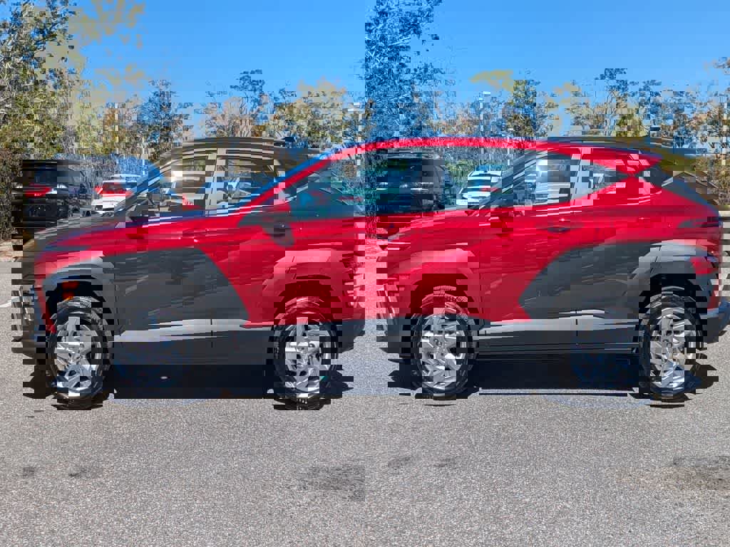 Used 2025 Hyundai Kona SE image 2