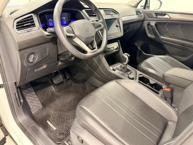 Used 2024 Volkswagen Tiguan SE AWD/4WD image 26