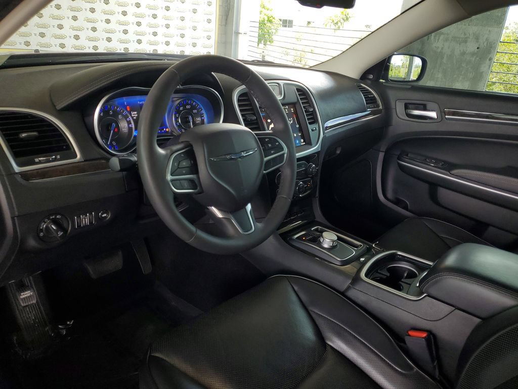 Used 2023 Chrysler 300 Touring L w/ Comfort Group RWD image 17
