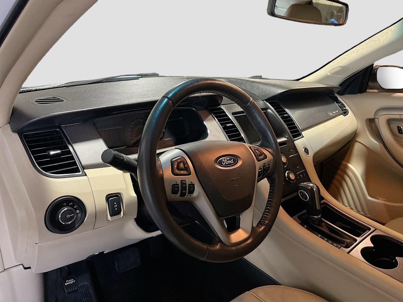 Used 2018 Ford Taurus SEL w/ Equipment Group 201A image 9