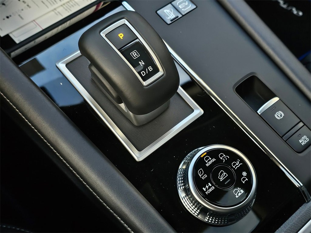 New 2025 Mitsubishi Outlander SE image 13