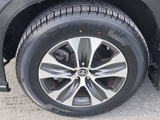 Used 2022 Toyota Highlander XLE image 7