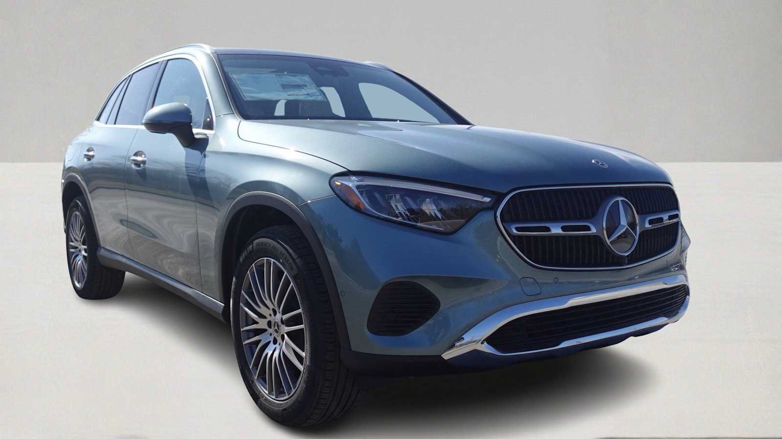 Used 2026 Mercedes-Benz GLC 300 4MATIC image 3