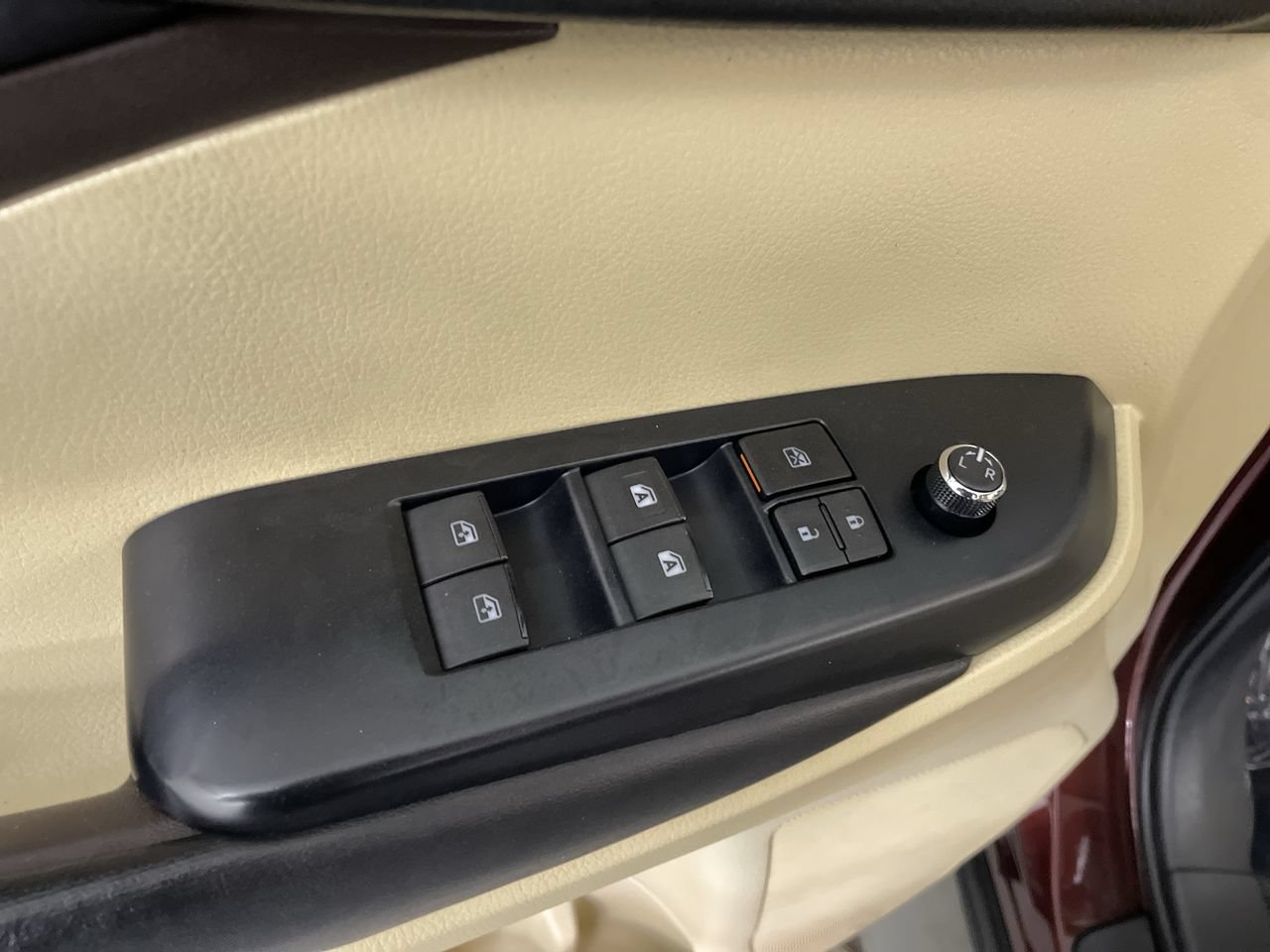 Used 2017 Toyota Highlander XLE AWD/4WD image 11