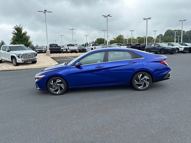 Used 2024 Hyundai Elantra Limited FWD image 16