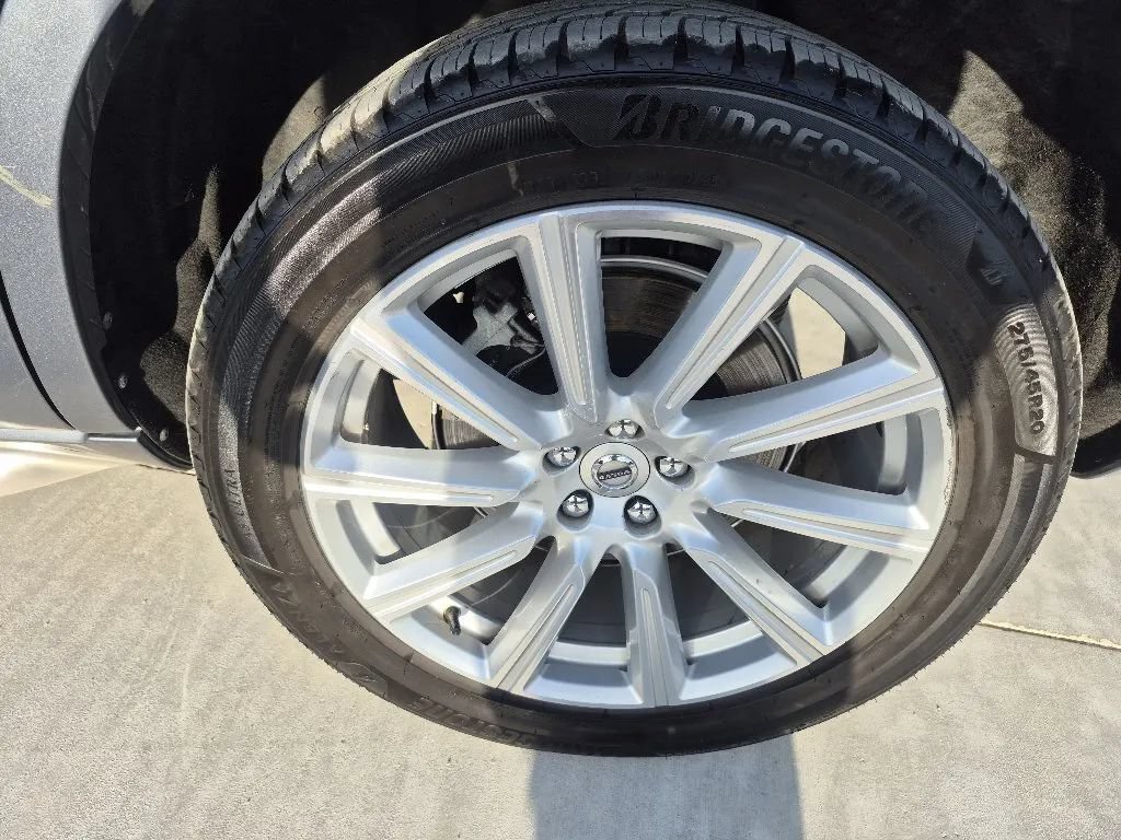 Used 2016 Volvo XC90 T8 Inscription w/ Vision Package AWD/4WD image 9