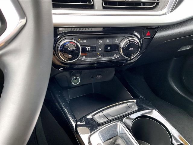 Used 2025 Chevrolet Trax LT w/ LT Convenience Package image 26