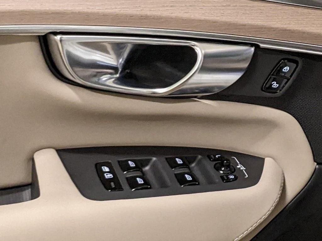 New 2026 Volvo XC90 B6 Plus w/ Protection Package Premier image 12