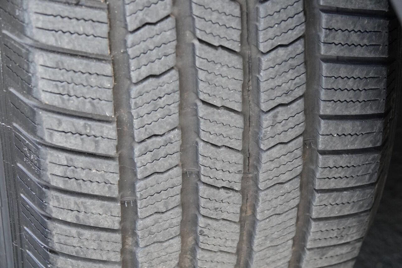 Used 2012 Volkswagen Touareg Sport image 83