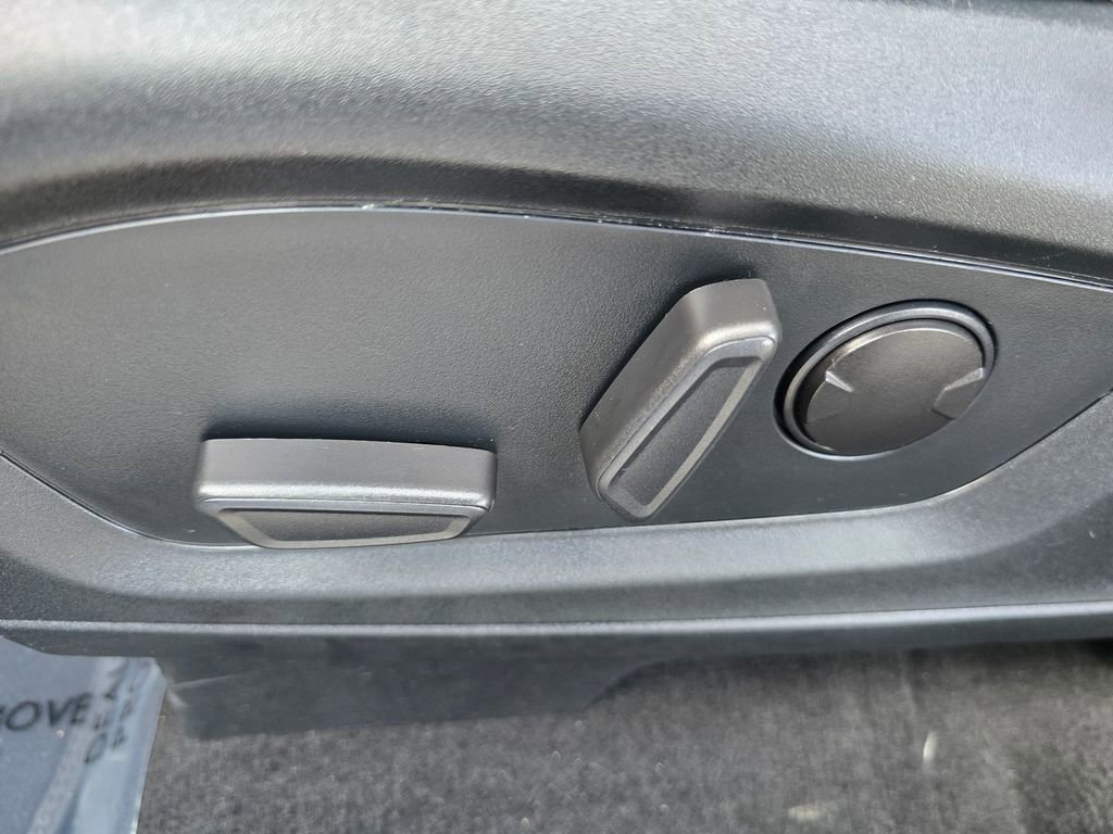 Used 2022 Ford Explorer XLT w/ Equipment Group 202A image 19