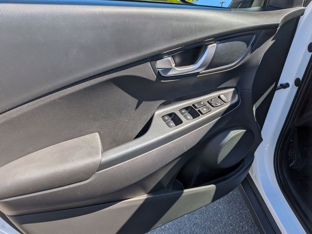 Certified 2023 Hyundai Kona SE w/ Cargo Package image 13