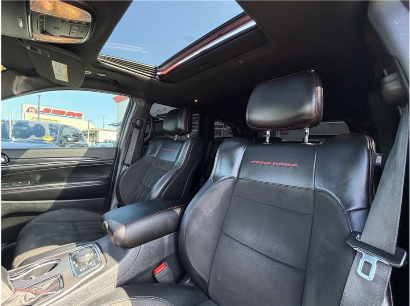 Used 2020 Jeep Grand Cherokee Trailhawk AWD/4WD image 18