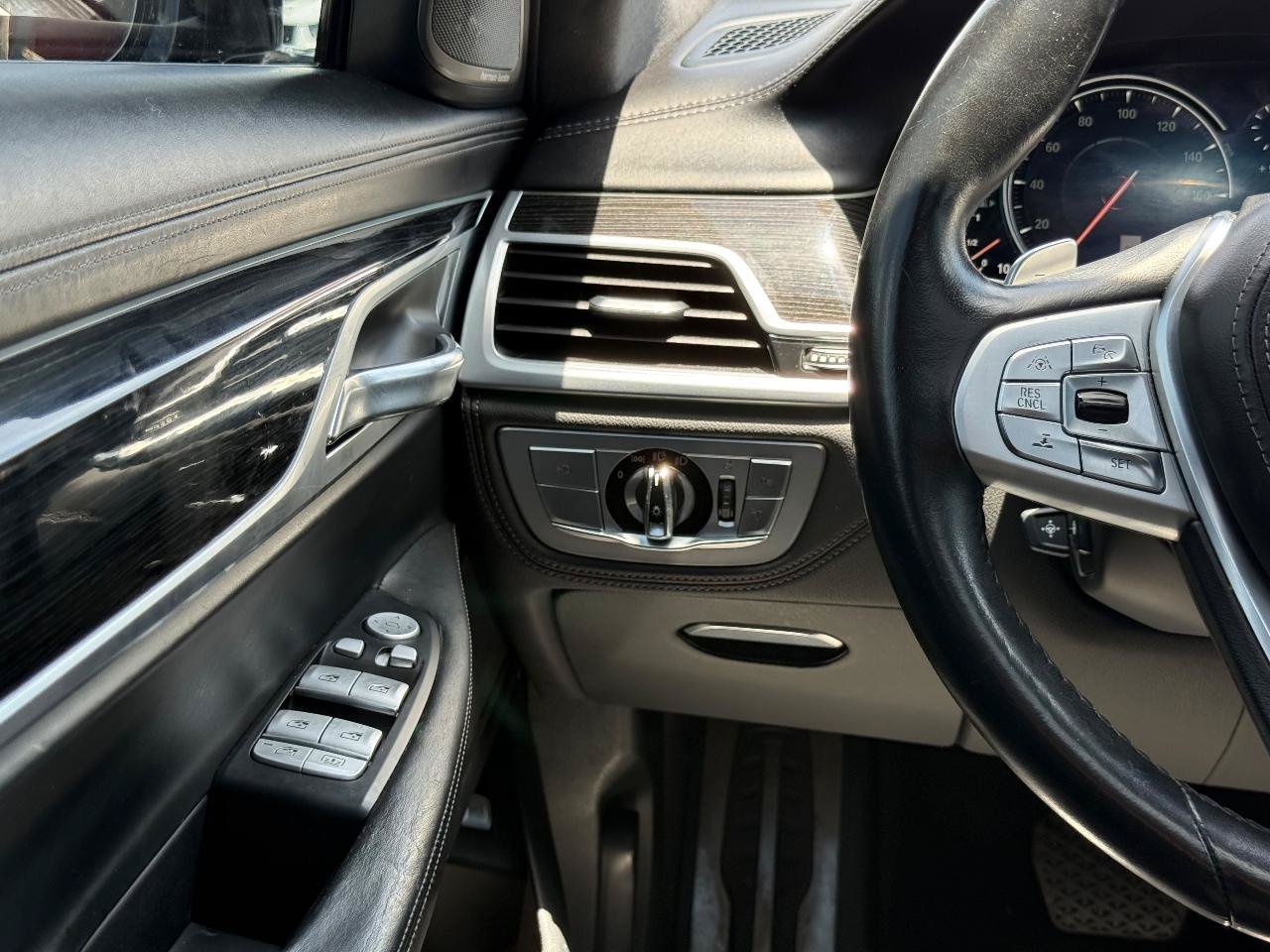 Used 2018 BMW 750i RWD image 12