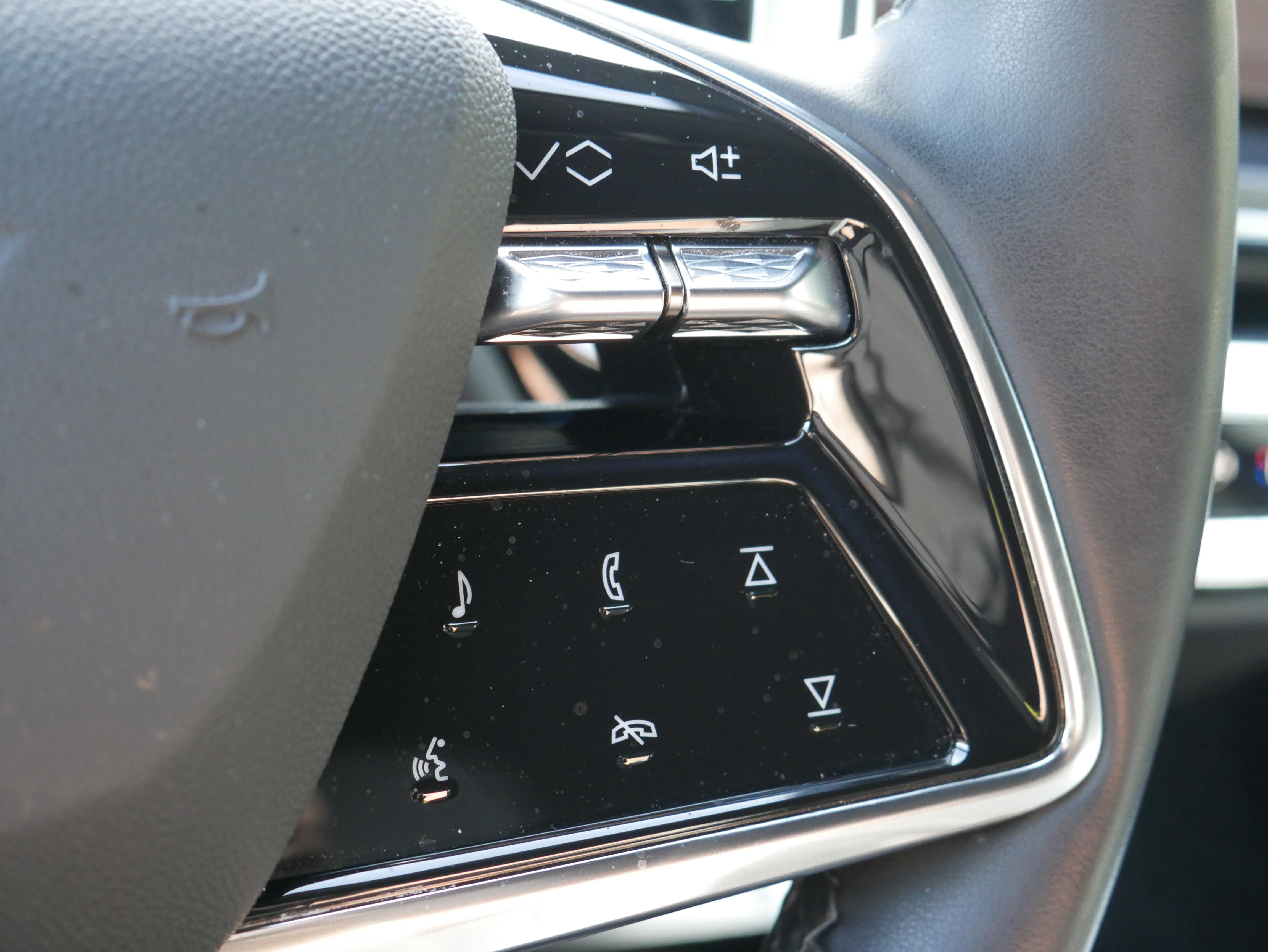 Certified 2024 Cadillac Lyriq Tech w/ Driver Assist Package image 21