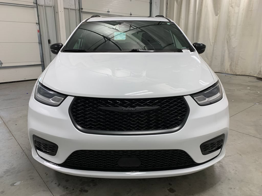 Used 2025 Chrysler Pacifica Limited FWD image 32