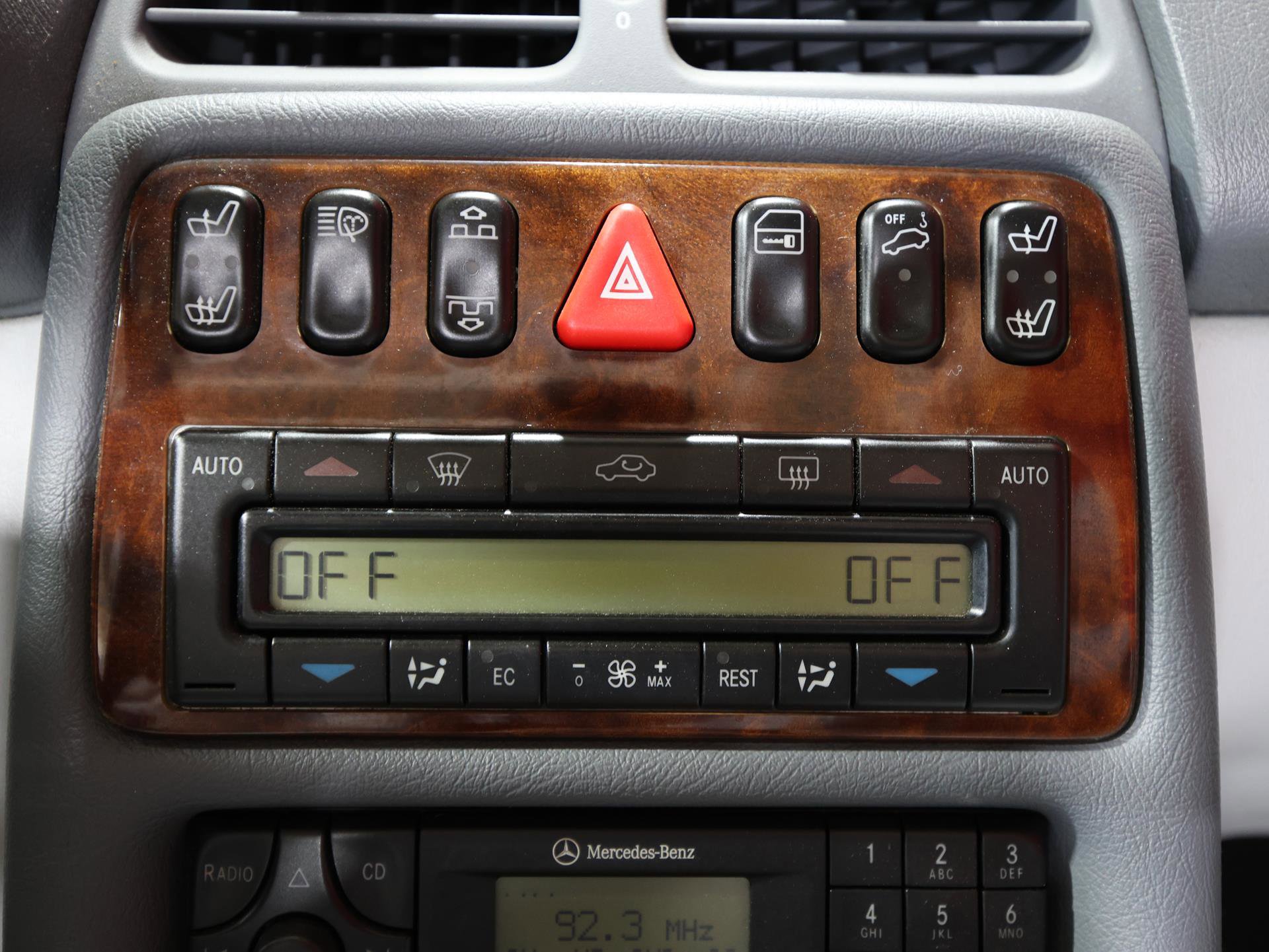 Used 2003 Mercedes-Benz CLK 320 Cabriolet image 21