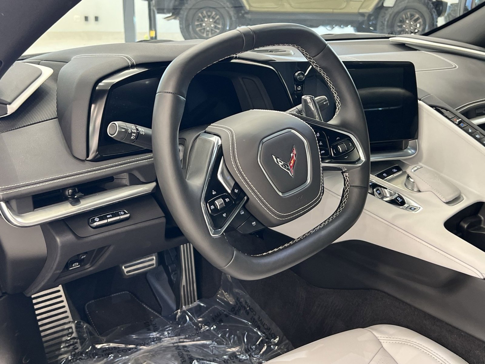 Used 2025 Chevrolet Corvette Stingray w/ Battery Protection Package image 18