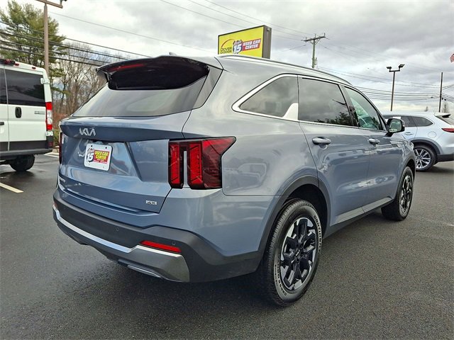 Used 2025 Kia Sorento S image 12