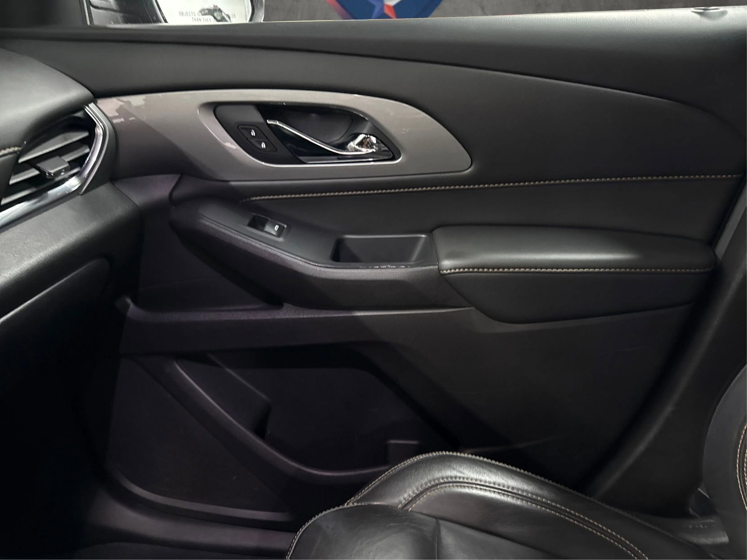 Used 2021 Chevrolet Traverse LT image 42