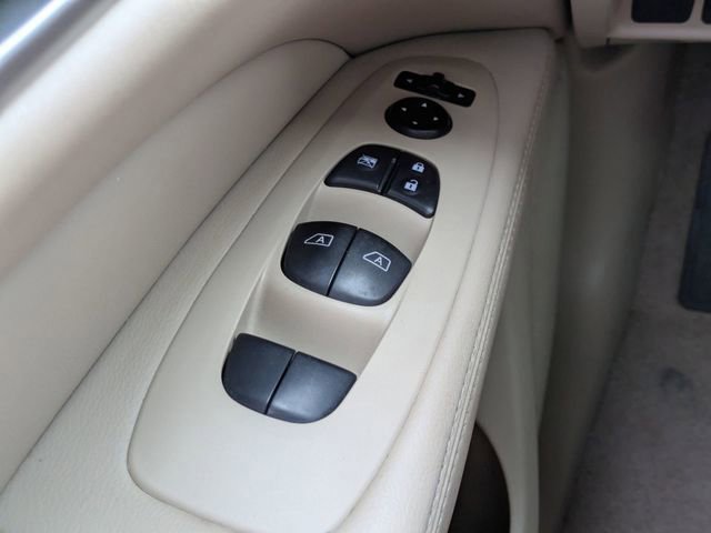 Used 2014 Nissan Pathfinder Platinum w/ Platinum Premium Package FWD image 29
