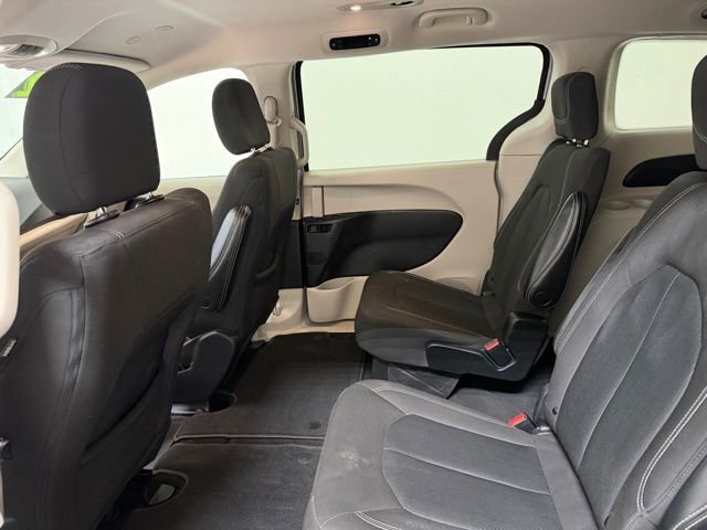 Used 2022 Chrysler Voyager LX FWD image 21