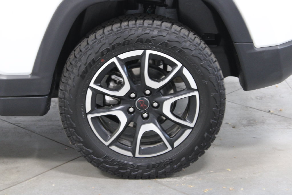 Used 2025 Jeep Compass Trailhawk AWD/4WD image 16