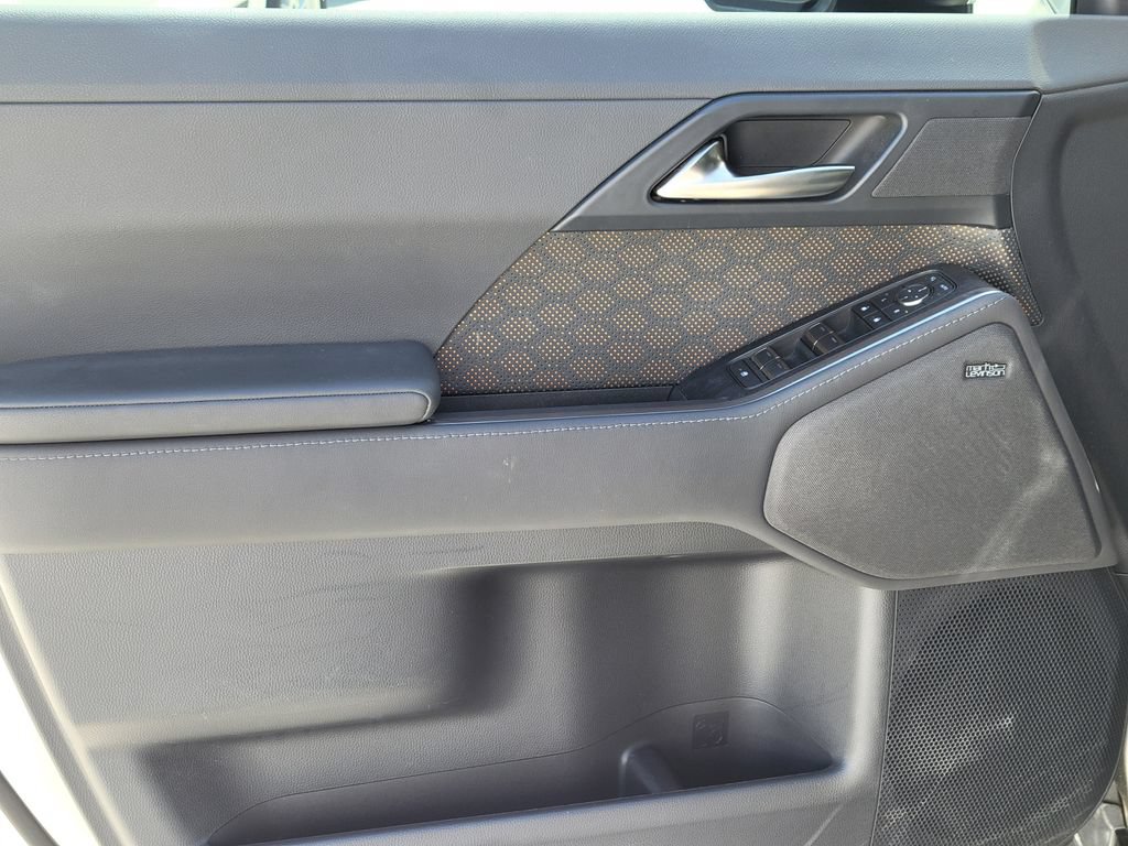 Used 2024 Lexus GX 550 w/ Accessory Package (31) AWD/4WD image 19