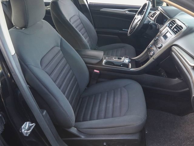 Used 2017 Ford Fusion SE FWD image 22