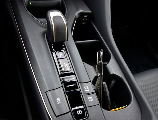 Used 2023 Toyota Crown Limited image 25