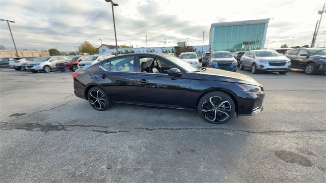 Used 2024 Nissan Altima 2.5 SR image 9