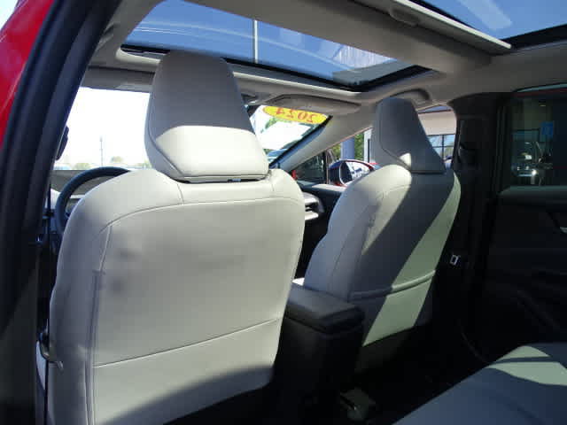 Used 2024 Toyota Prius FWD image 22