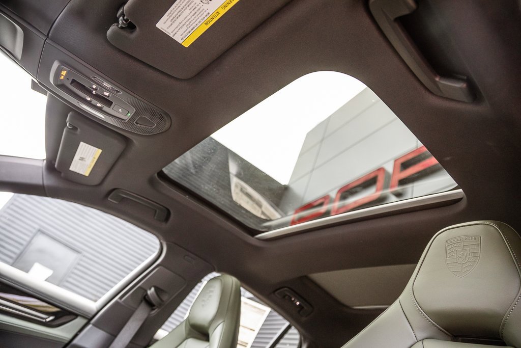 Used 2025 Porsche Panamera 4 image 16