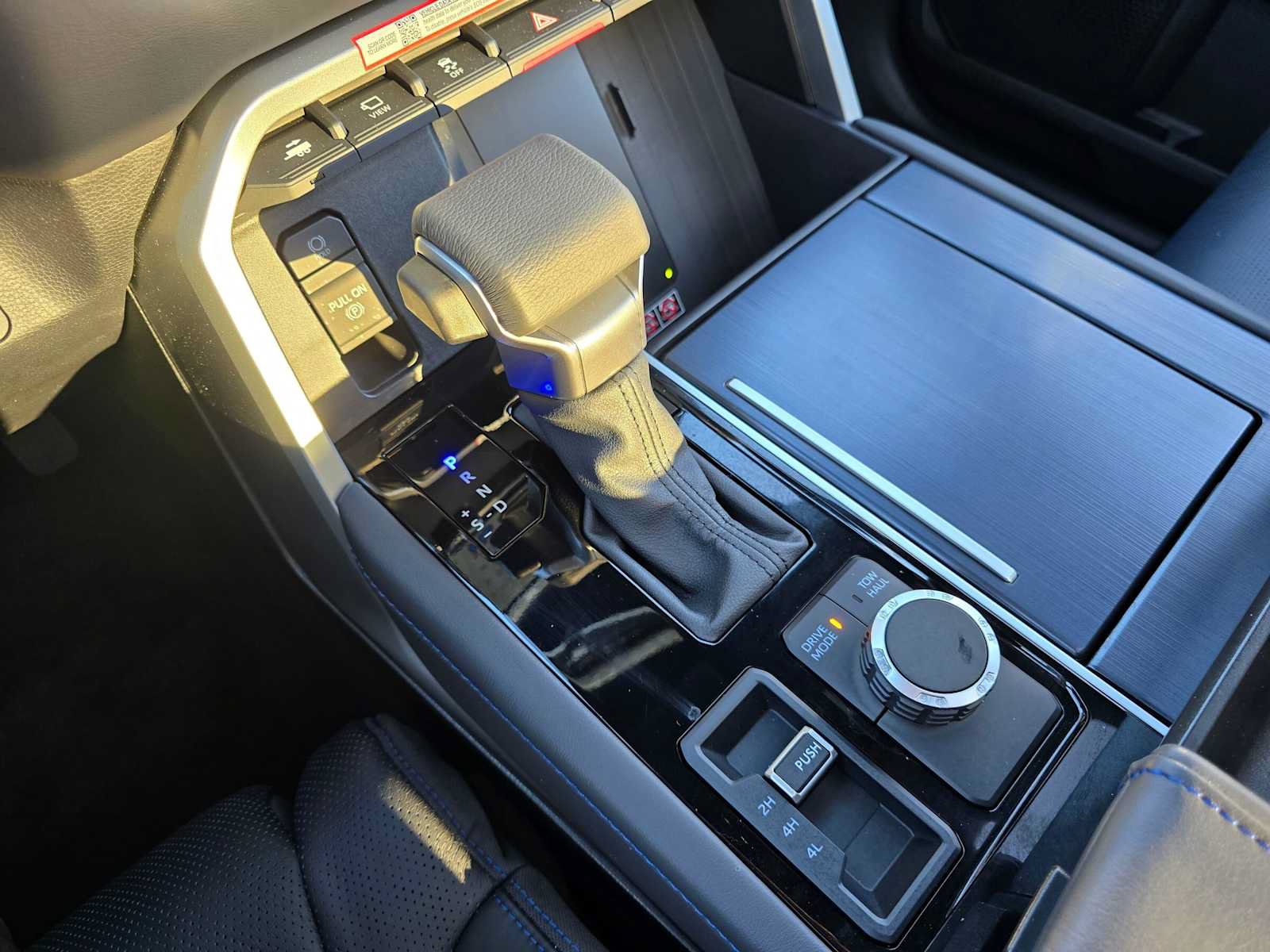 Used 2025 Toyota Sequoia Platinum AWD/4WD image 39