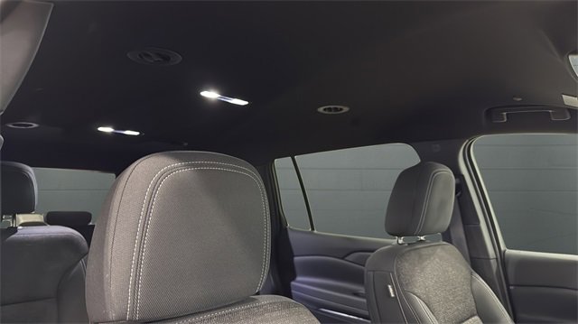 Used 2025 Chevrolet Traverse LT image 36