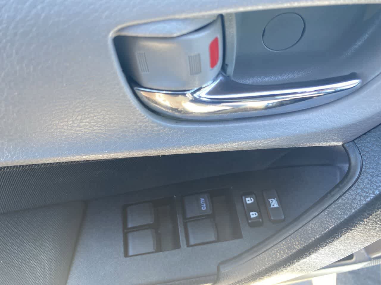 Used 2015 Toyota Corolla LE FWD image 13