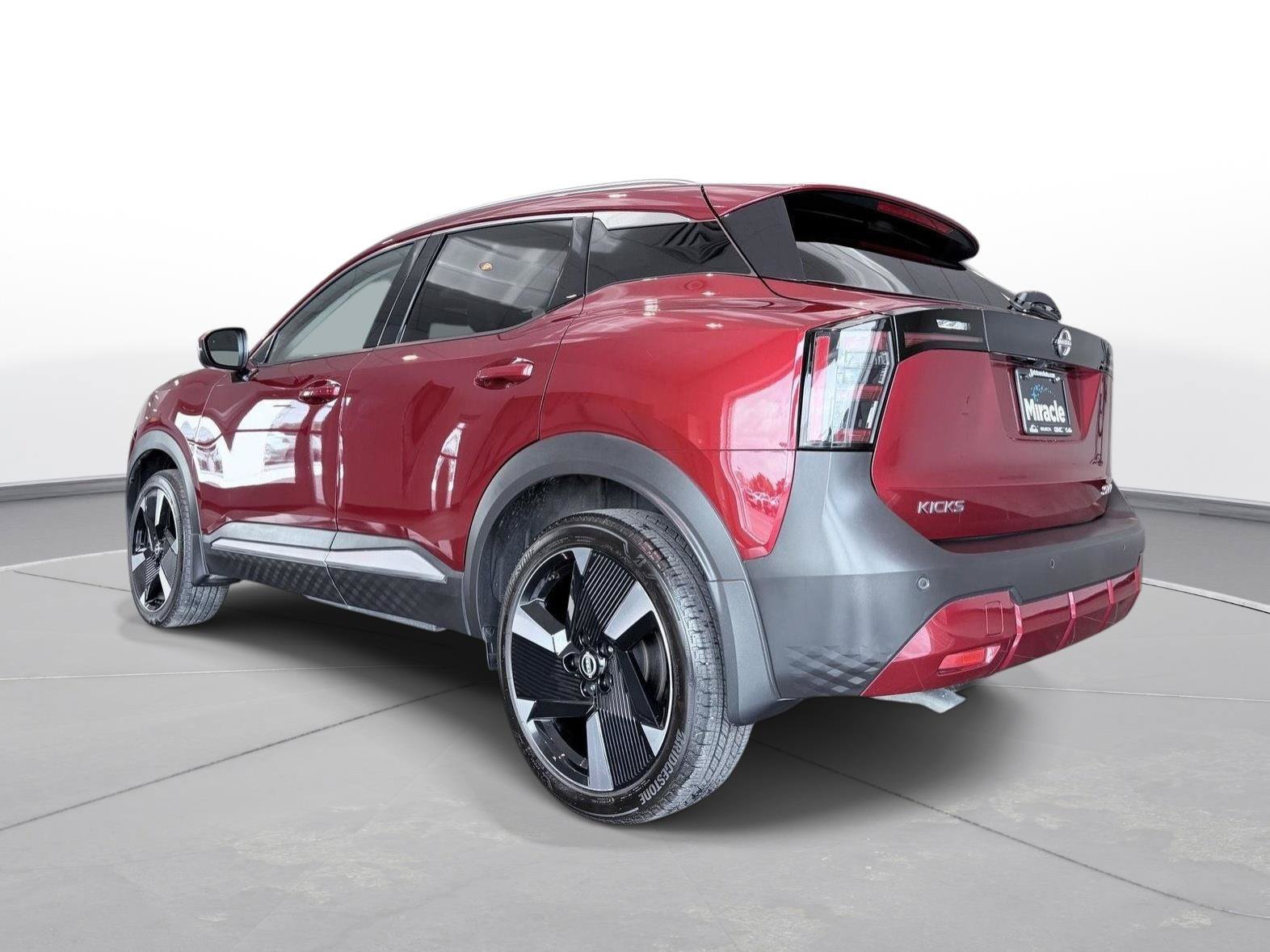 Used 2025 Nissan Kicks SR AWD/4WD image 6