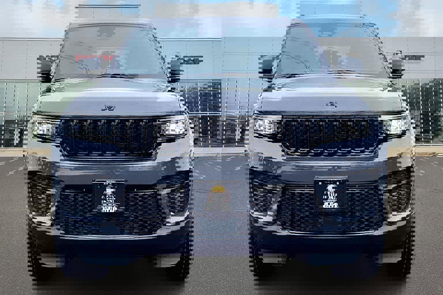 New 2025 Jeep Grand Cherokee Altitude image 6