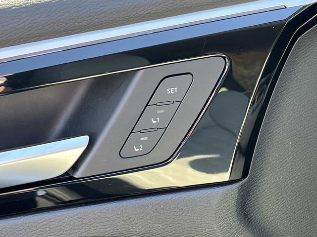 Used 2024 Mitsubishi Outlander SEL AWD/4WD image 32