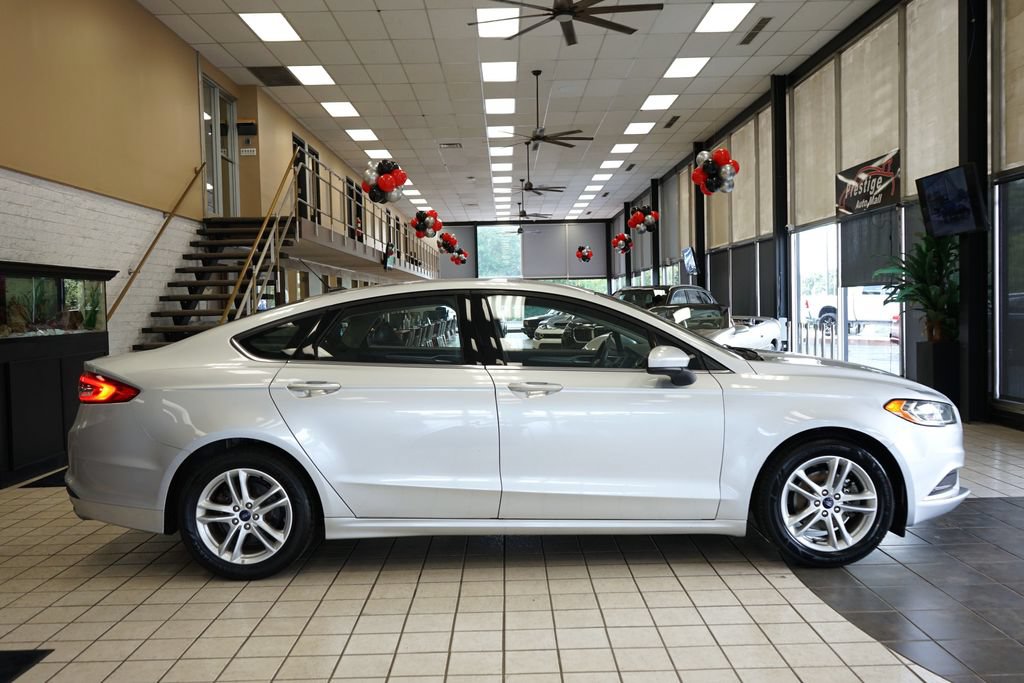 Used 2018 Ford Fusion SE w/ Fusion SE Technology Package FWD image 18