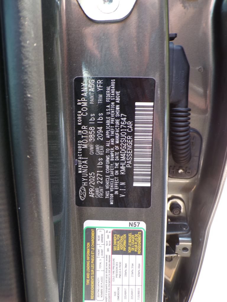 Used 2025 Hyundai Elantra Sport FWD image 32