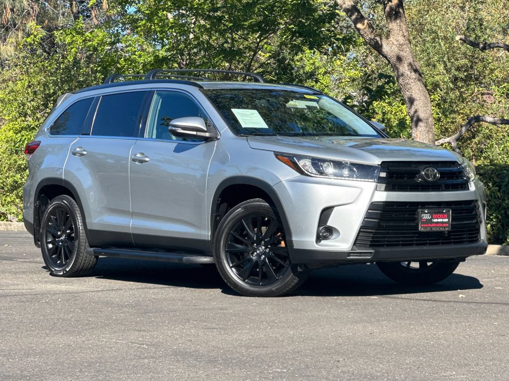 Used 2019 Toyota Highlander SE AWD/4WD image 2