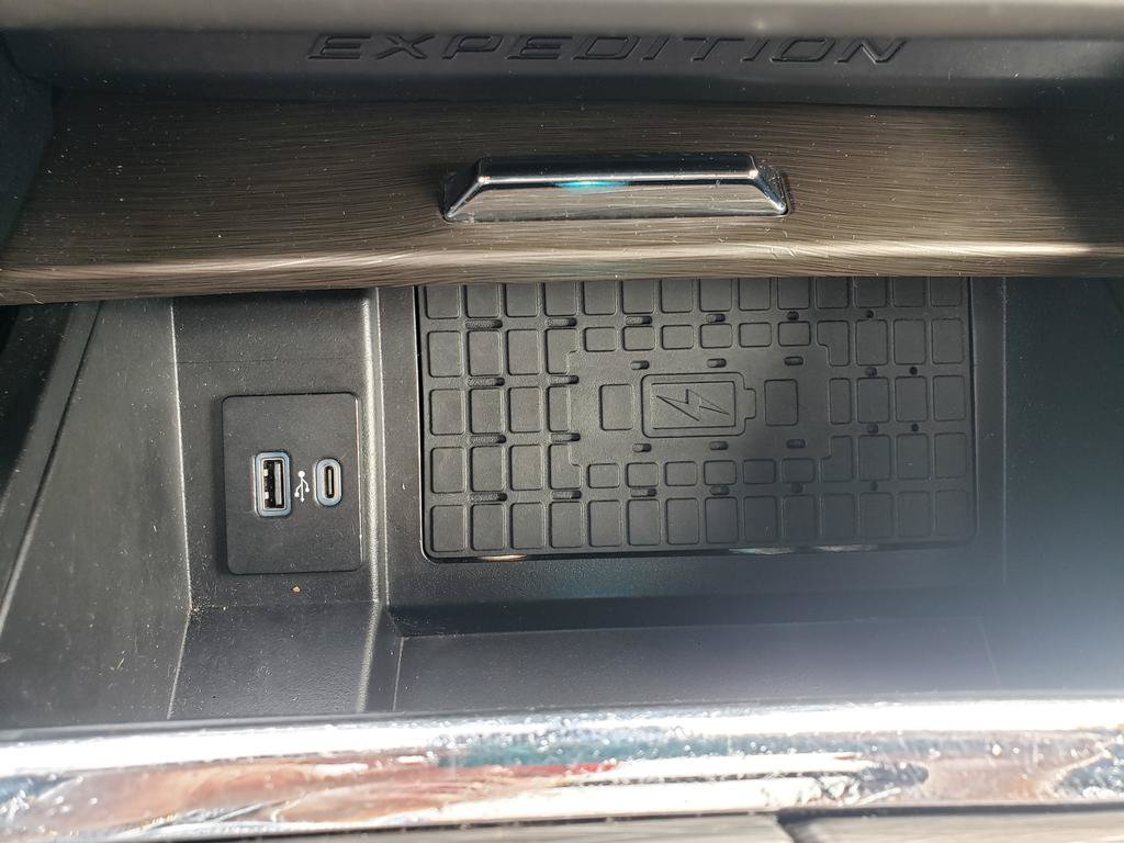 Used 2022 Ford Expedition Limited AWD/4WD image 20
