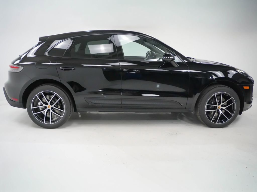Certified 2026 Porsche Macan AWD/4WD image 9