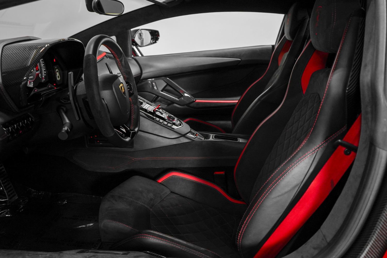 Used 2018 Lamborghini Aventador S image 36