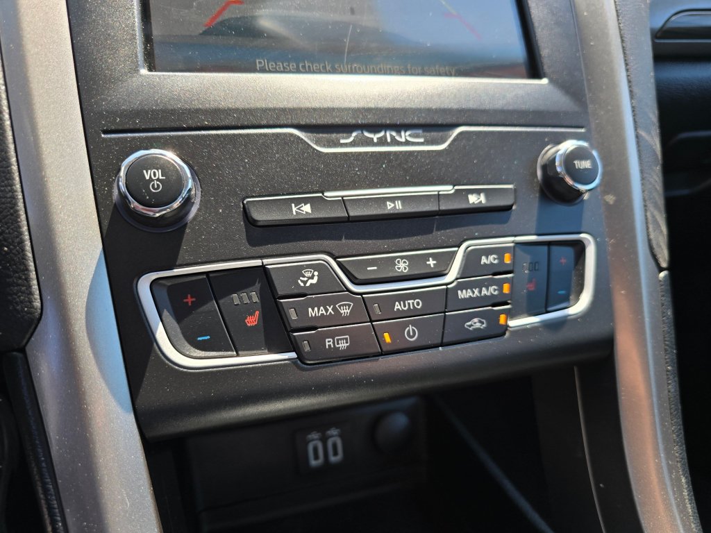 Used 2020 Ford Fusion SEL FWD image 11