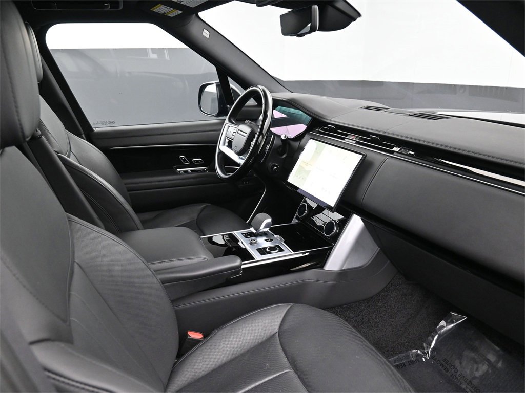 Used 2023 Land Rover Range Rover SE image 2