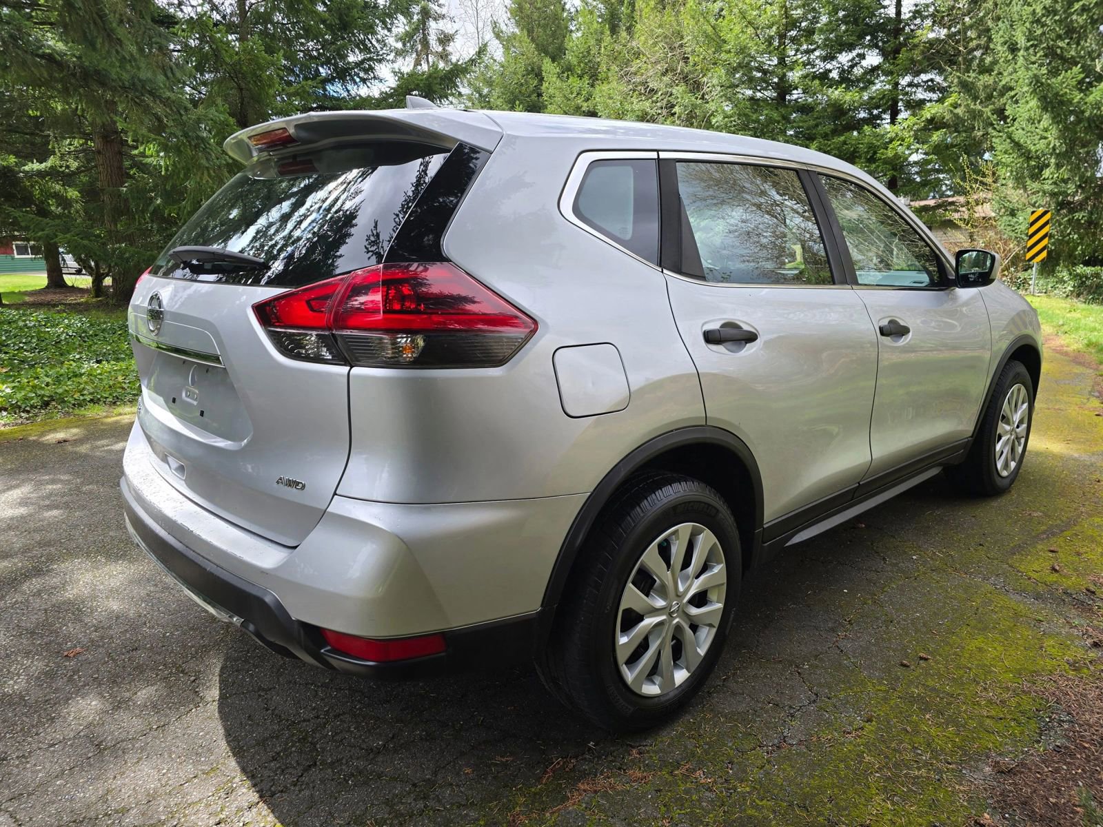 Used 2018 Nissan Rogue S image 6